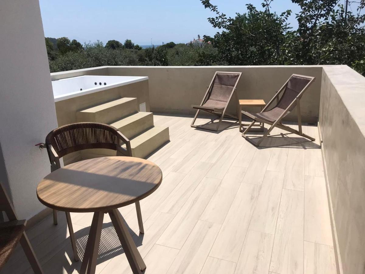 Azzure Luxury Suites Potos Exteriér fotografie