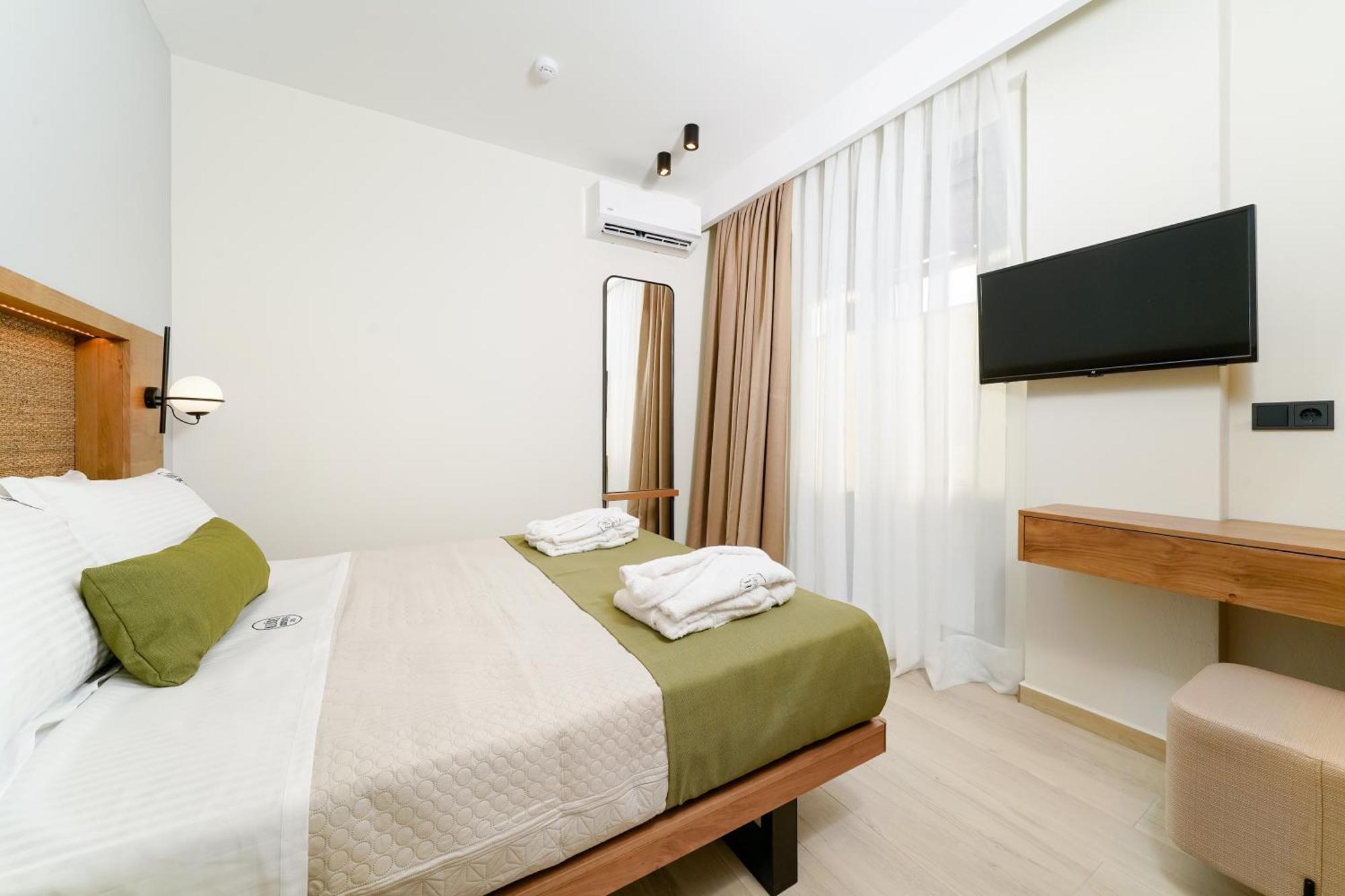Azzure Luxury Suites Potos Exteriér fotografie