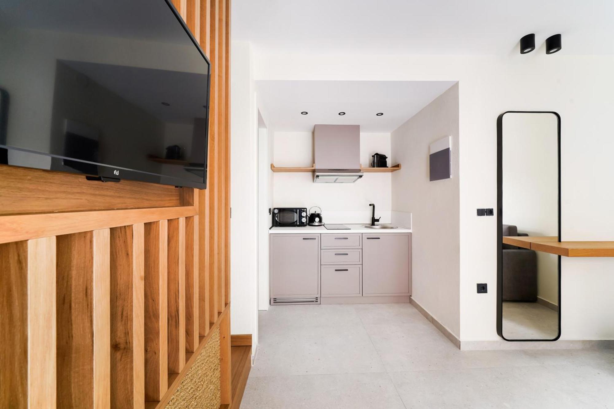 Azzure Luxury Suites Potos Exteriér fotografie