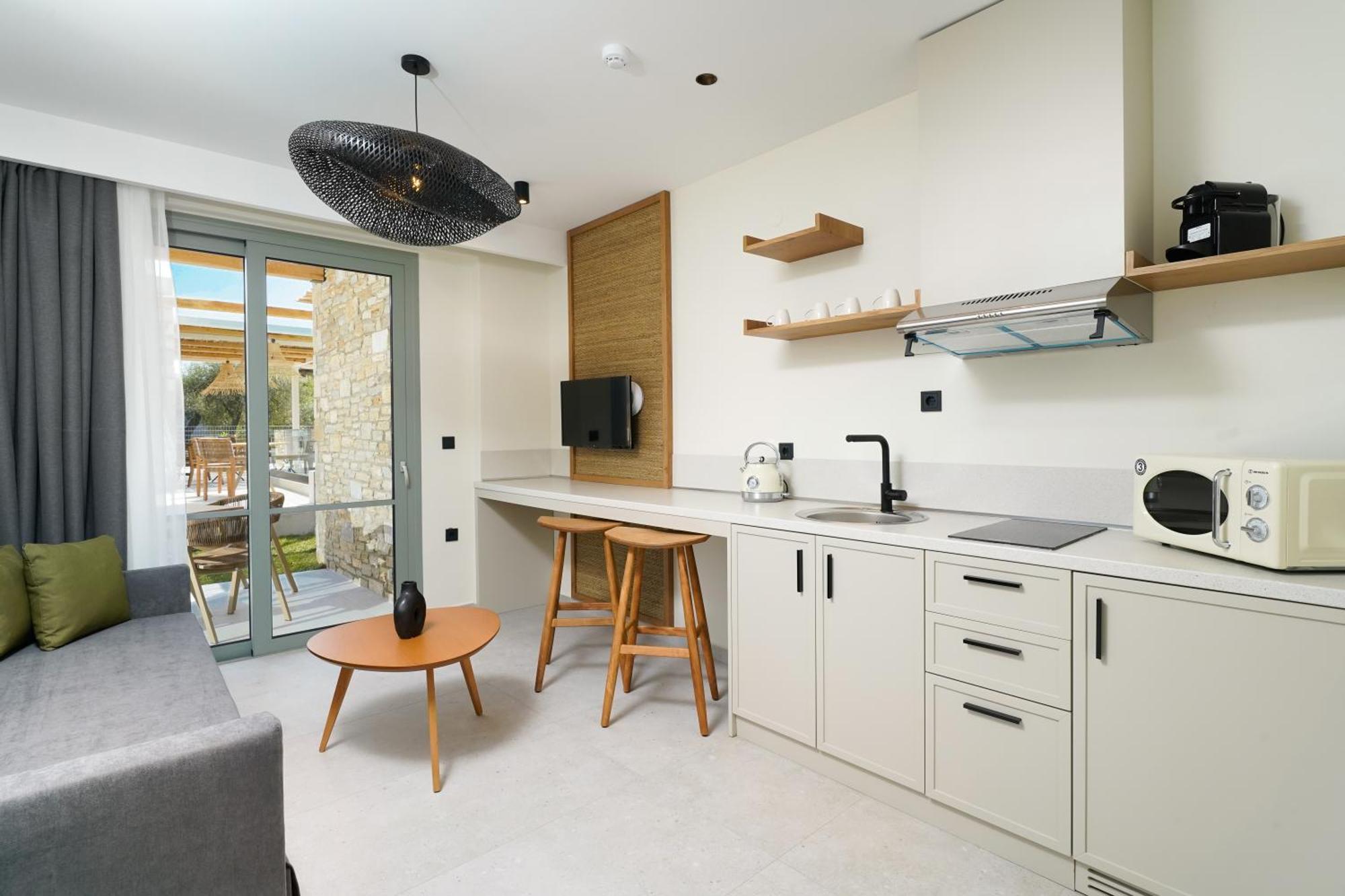 Azzure Luxury Suites Potos Exteriér fotografie