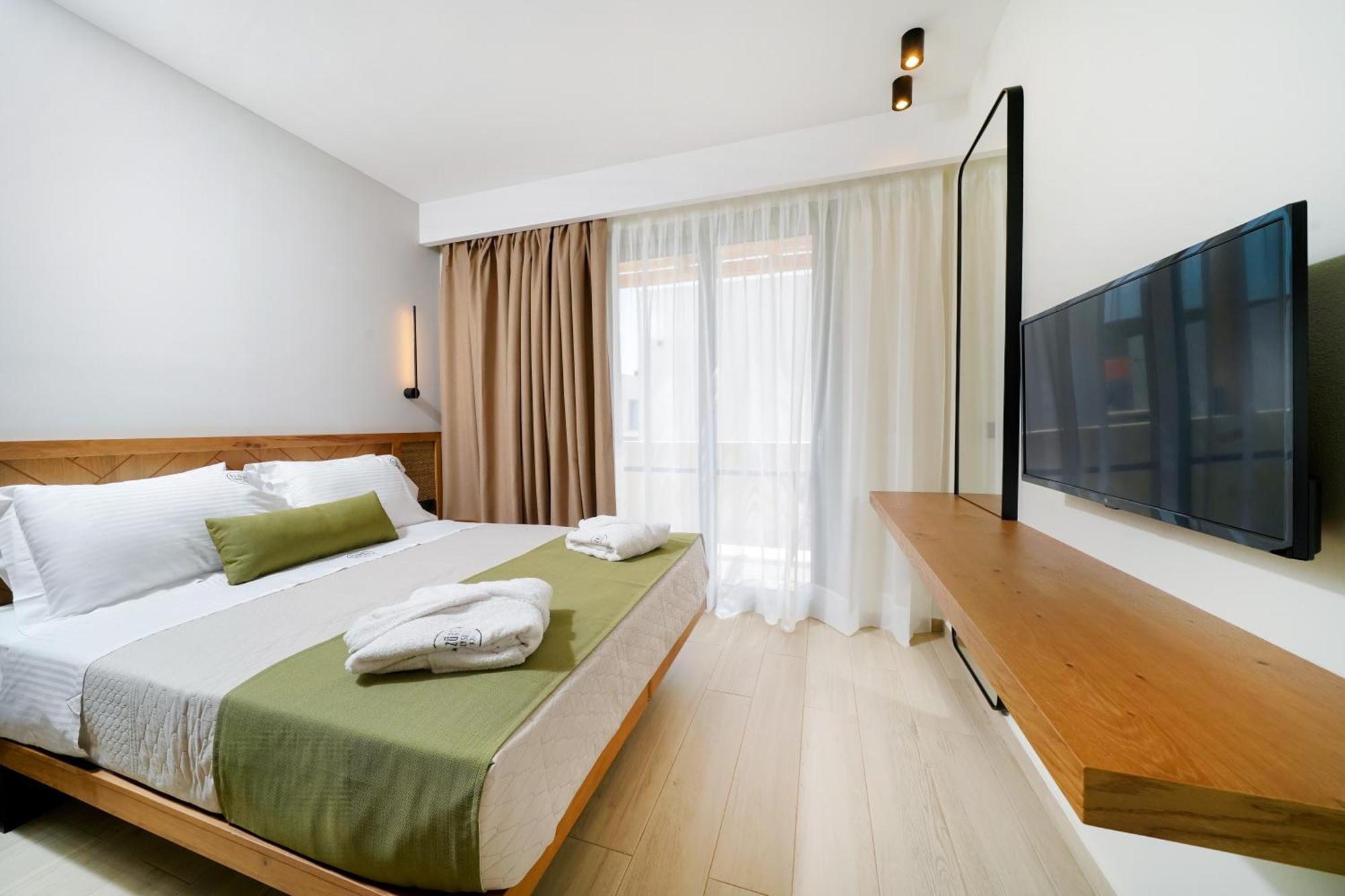 Azzure Luxury Suites Potos Exteriér fotografie